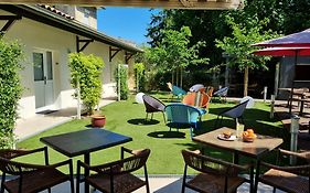 Bloom Hostel Bar & Garden